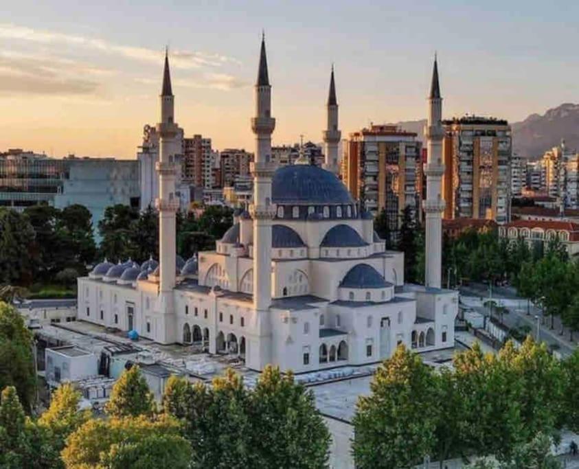 City Centre Big Art'Partment Heart Of The Capital Tiranë Luaran gambar